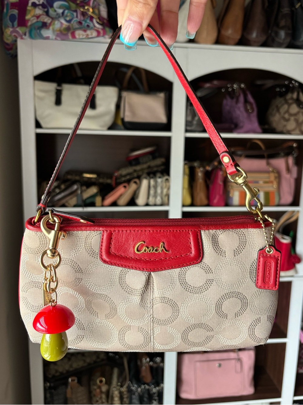 🔴🤎🔴COACH Dotted Op Art Large Pleated Wristlet Mini Bag🔴🤎🔴
